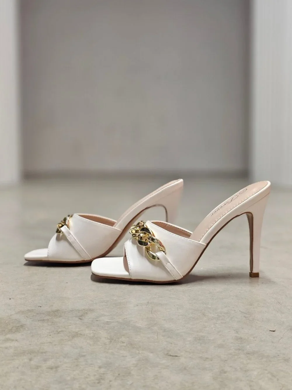 White High-Heel Mules With Gold Chain Accent - Forever Brand - Chic Open-Toe Des